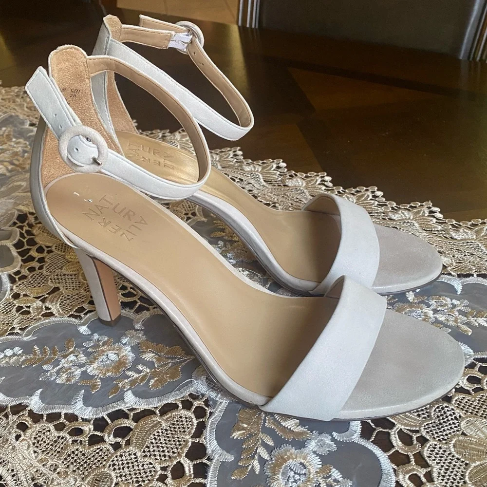 Naturalizer ankle strap heels EUC